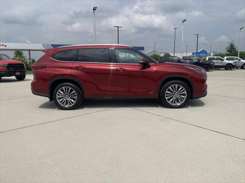 2023 Toyota Highlander Hybrid Platinum