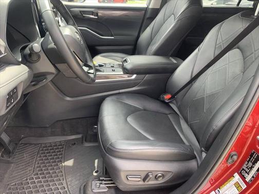 2023 Toyota Highlander Hybrid Platinum