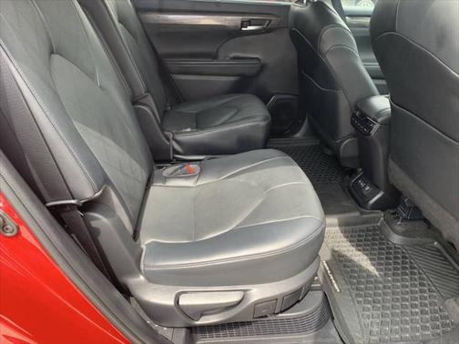 2023 Toyota Highlander Hybrid Platinum