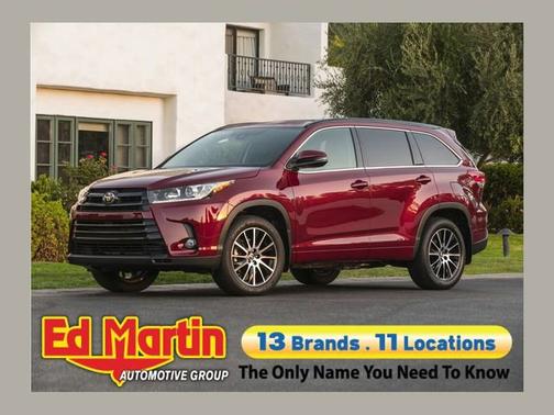 Midnight Black Metallic 2019 Toyota Highlander XLE