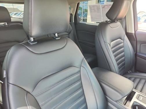 White Metallic 2023 Ford Edge SEL