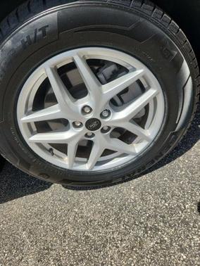 White Metallic 2023 Ford Edge SEL