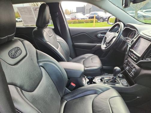 2019 Jeep Cherokee Overland