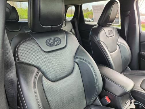 2019 Jeep Cherokee Overland