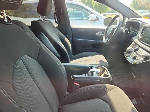 2023 Chrysler Pacifica Touring