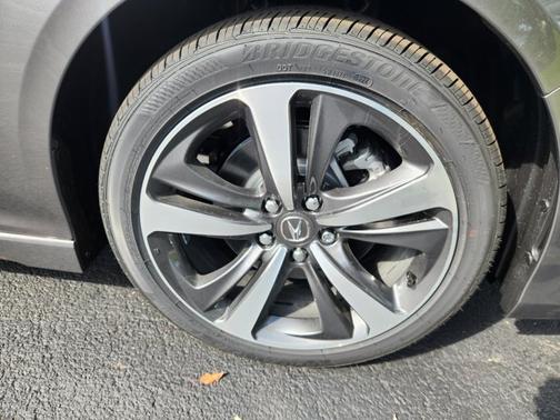 2025 Acura TLX Tech
