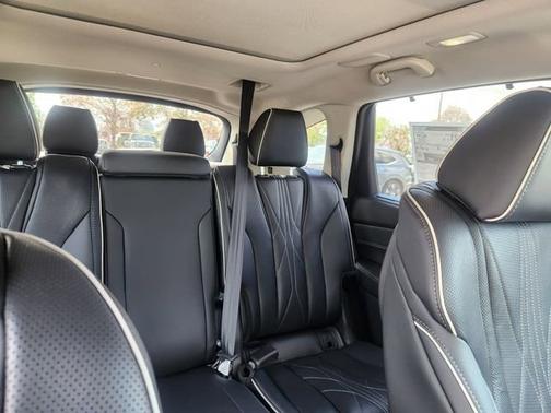 Platinum White Pearl 2026 Acura MDX w/Advance Package