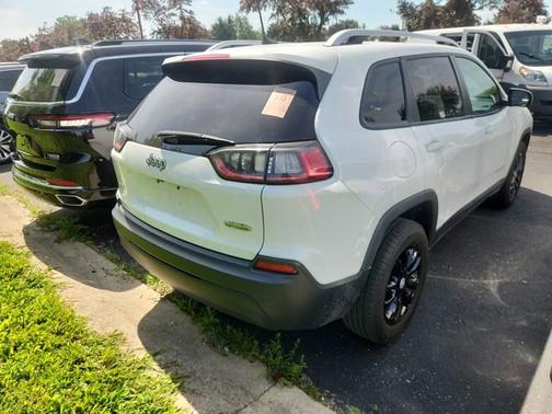 Bright White Clearcoat 2021 Jeep Cherokee Latitude