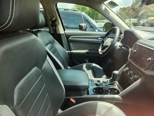 Black 2021 Volkswagen Atlas 3.6L V6 SEL Premium