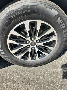 Oxford White 2025 Ford Expedition Max Platinum