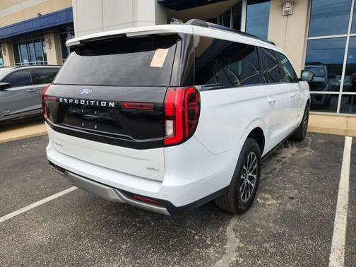 Oxford White 2025 Ford Expedition Max Platinum