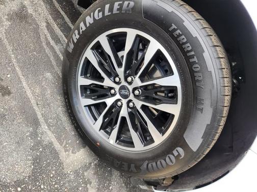 Oxford White 2025 Ford Expedition Max Platinum