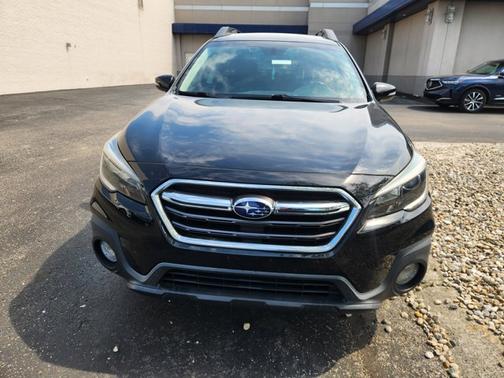 Crystal Black Pearl 2018 Subaru Outback 2.5i Premium