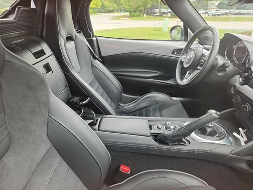 Aero Gray 2024 Mazda MX-5 Miata Club