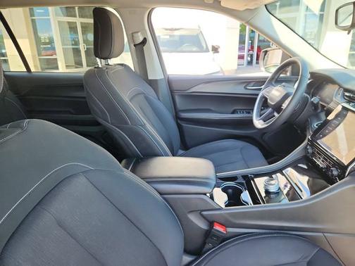 Baltic Gray Metallic Clearcoat 2023 Jeep Grand Cherokee L Laredo