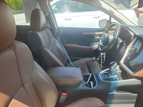 Crystal White Pearl 2022 Subaru Outback Touring