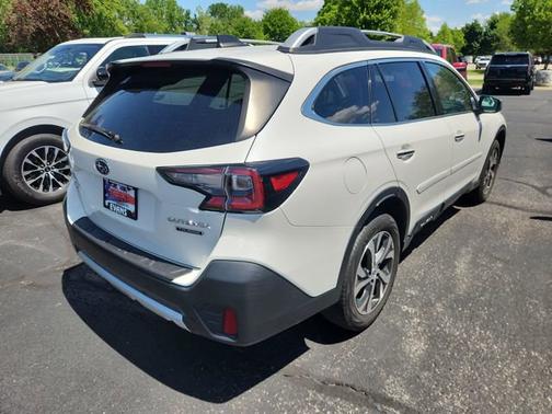 Crystal White Pearl 2022 Subaru Outback Touring