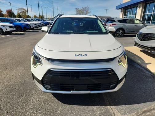 2023 Kia Niro SX
