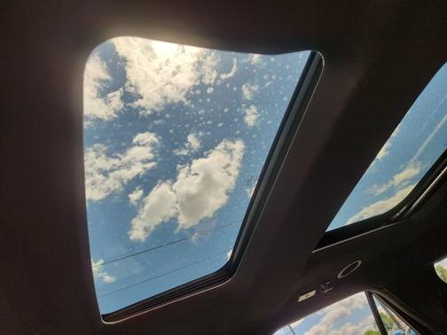 White Platinum Clearcoat Metallic 2018 Ford Explorer Limited