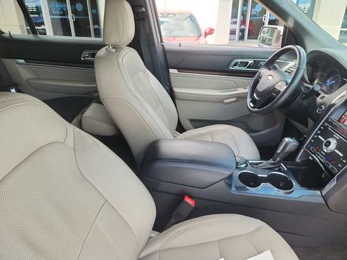 White Platinum Clearcoat Metallic 2018 Ford Explorer Limited