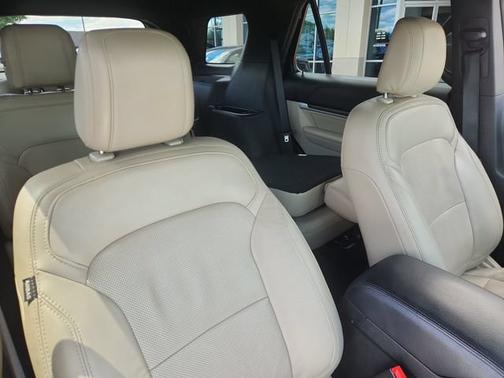 White Platinum Clearcoat Metallic 2018 Ford Explorer Limited
