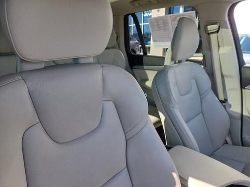 2021 Volvo XC90 Momentum