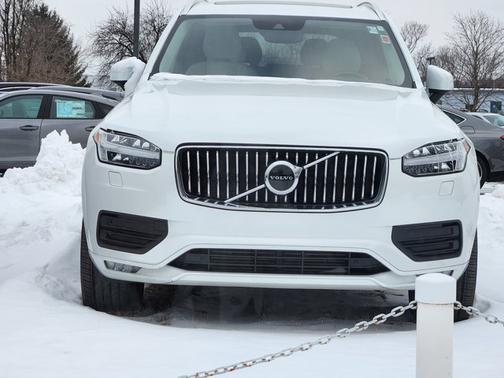 2021 Volvo XC90 Momentum