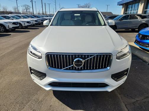 2021 Volvo XC90 Momentum