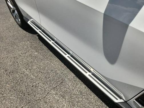 Alpine White 2025 BMW X5 xDrive50e