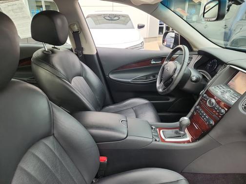 2016 INFINITI QX50 Base