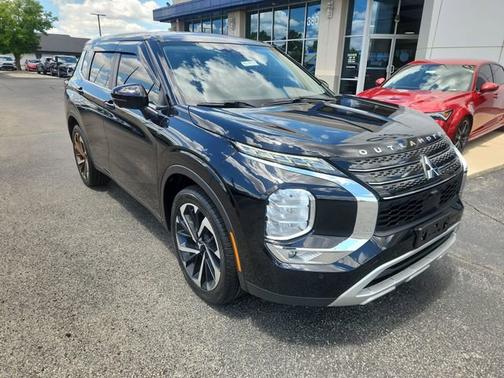 Black 2023 Mitsubishi Outlander SE Black Edition