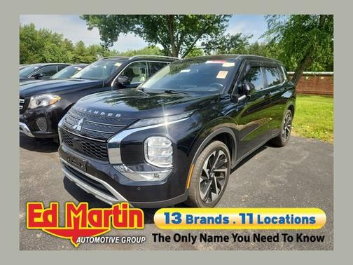 Black 2023 Mitsubishi Outlander SE Black Edition