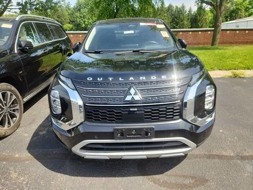 Black 2023 Mitsubishi Outlander SE Black Edition