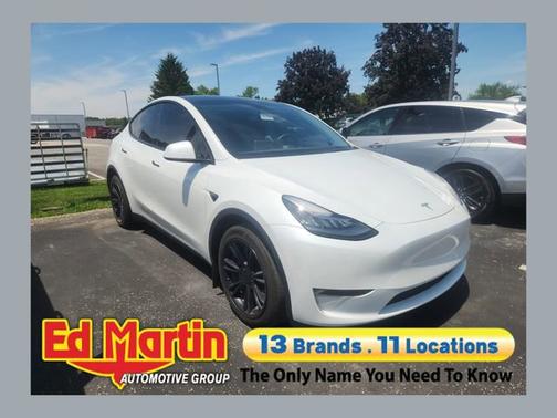 Pearl White Multi-Coat 2023 Tesla Model Y Long Range