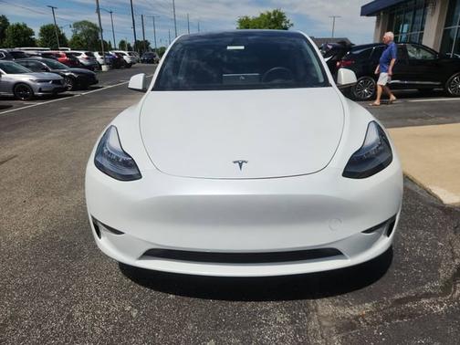 Pearl White Multi-Coat 2023 Tesla Model Y Long Range