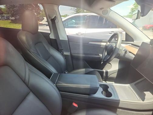 Pearl White Multi-Coat 2023 Tesla Model Y Long Range