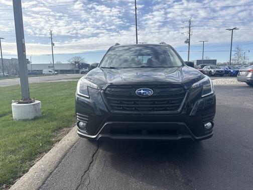 Crystal Black Pearl 2022 Subaru Forester Premium