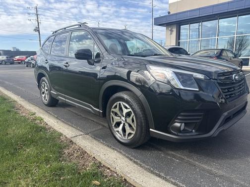 Crystal Black Pearl 2022 Subaru Forester Premium