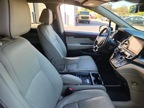 White 2022 Honda Odyssey Elite