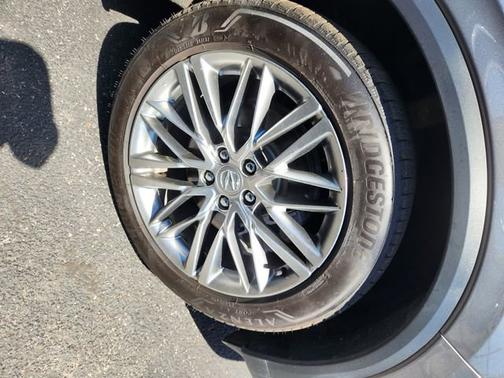 Gray 2024 Acura MDX w/Advance Package