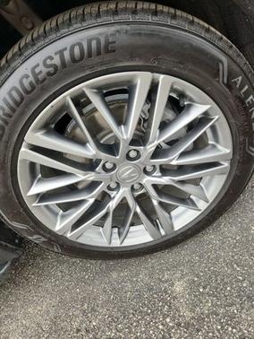 Gray 2024 Acura MDX w/Advance Package