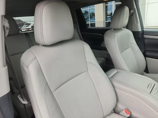 Blizzard Pearl 2018 Toyota Highlander Limited