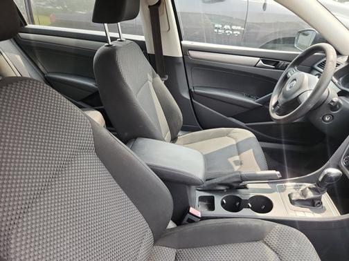 2015 Volkswagen Passat 1.8T S