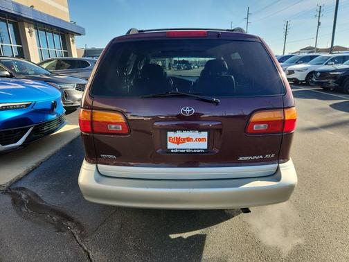 1999 Toyota Sienna XLE