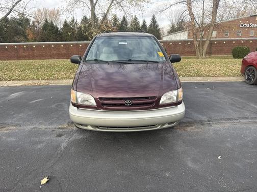 1999 Toyota Sienna XLE