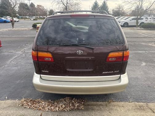 1999 Toyota Sienna XLE