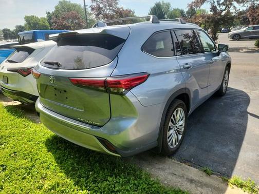Moon Dust 2020 Toyota Highlander Platinum