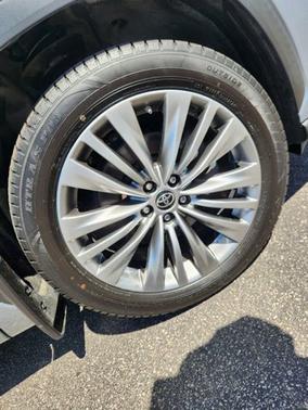 Moon Dust 2021 Toyota Highlander Platinum