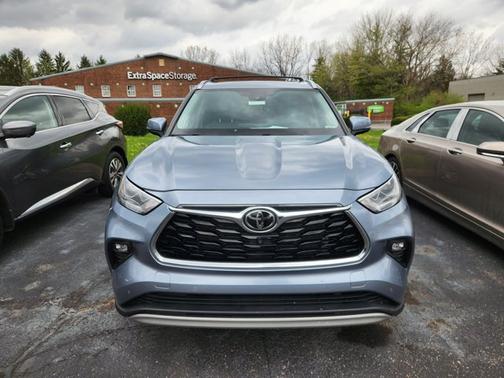 Moon Dust 2021 Toyota Highlander Platinum