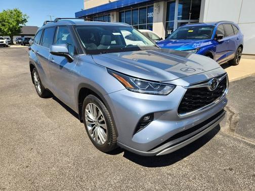 Moon Dust 2021 Toyota Highlander Platinum